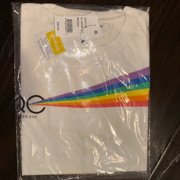 🏳️‍🌈NWT! QE Rainbow Prism Tshirt - Picture 5 of 9